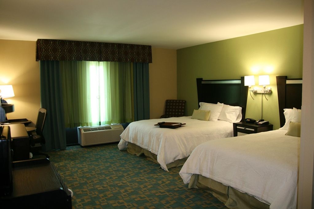 Hampton Inn & Suites Jacksonville Beach Boulevard/Mayo Clinic Стая снимка