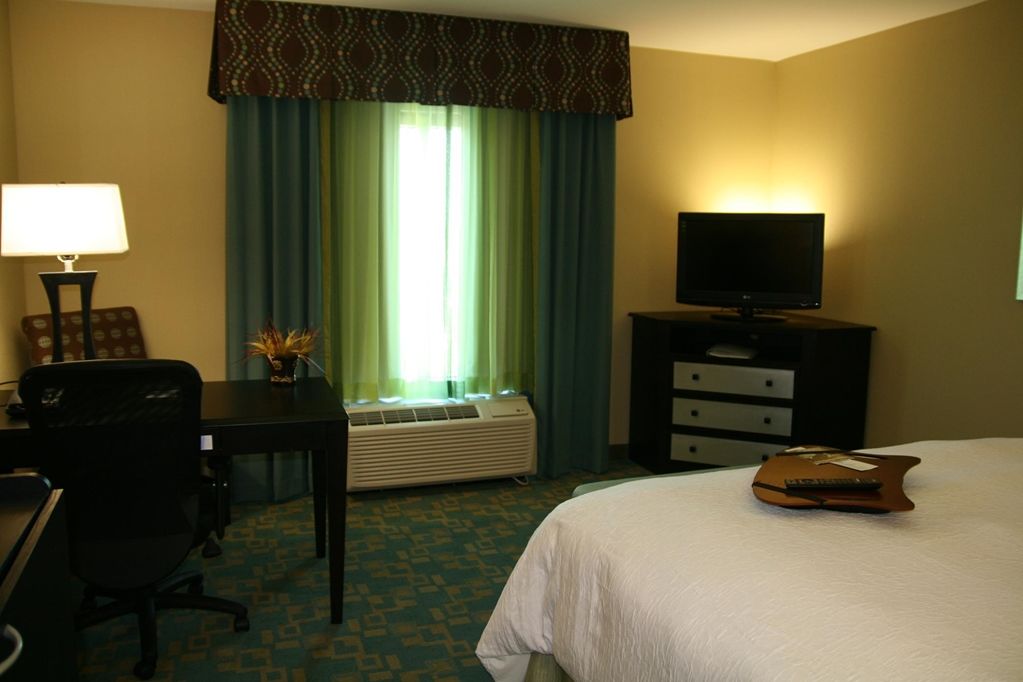 Hampton Inn & Suites Jacksonville Beach Boulevard/Mayo Clinic Стая снимка